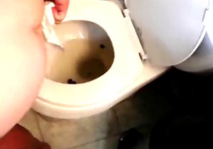 Cottage cheese-looking BBW ass on full display