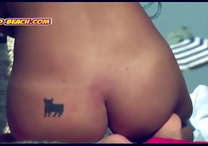 Great-looking hottie with a nice round ass spotted on the beach